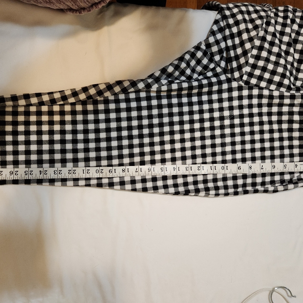 Torrid Size 2 Black White Checkered Stretch Capri Pants - Picture 5 of 7